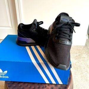 Women size 8 Adidas shoes black purple excellent condition